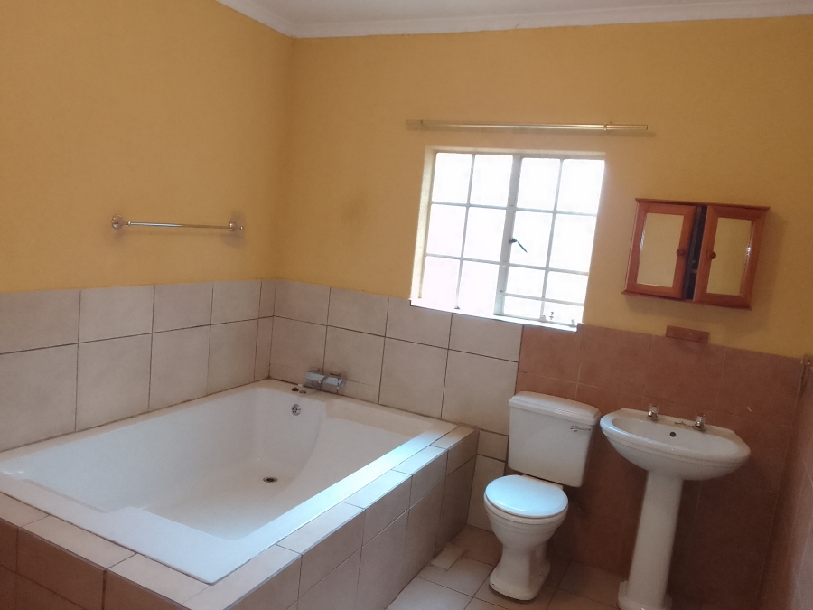 To Let 3 Bedroom Property for Rent in Geelhoutpark North West